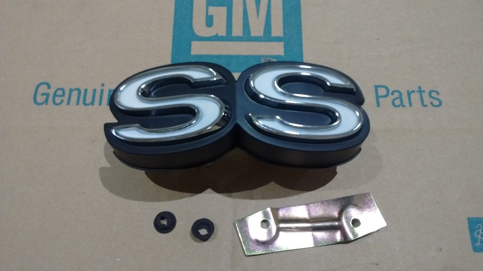 SS grille emblem   70 Chevy Chevelle El Camino    GM resto part