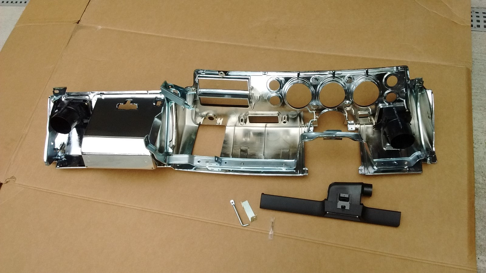 70 71 72 Chevy Chevelle SS Dash instrument cluster panel bezel assembly w/ vents
