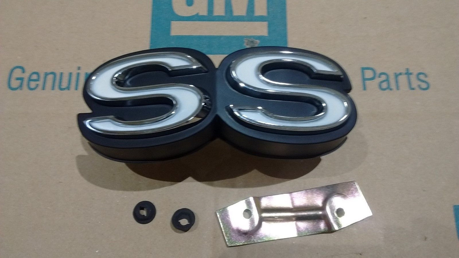 SS grille emblem   70 Chevy Chevelle El Camino    GM resto part
