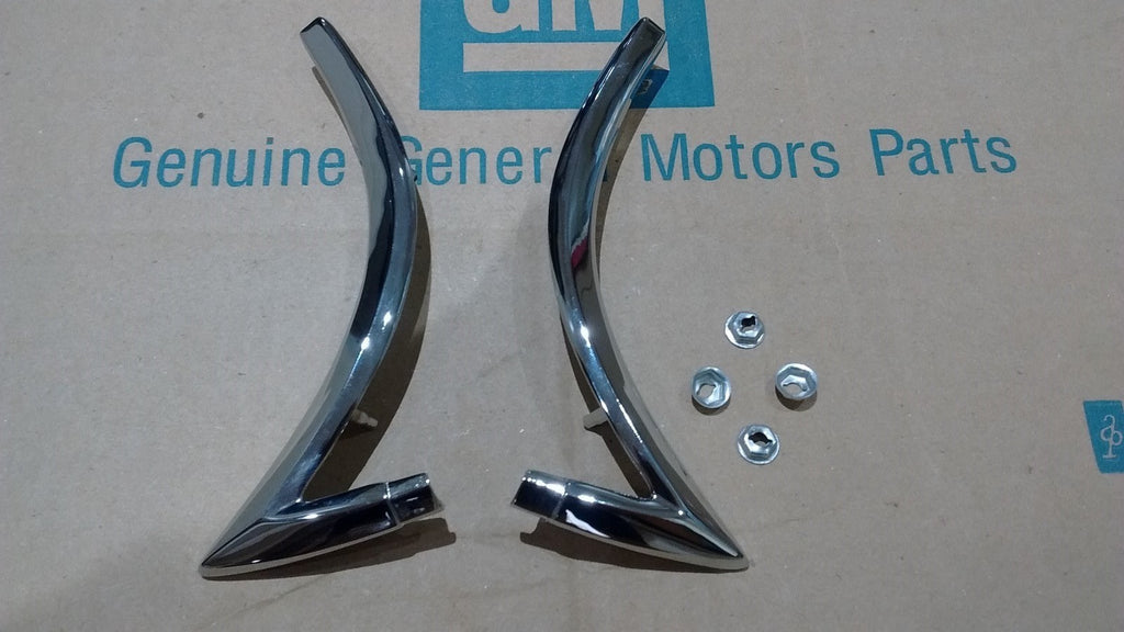 vinyl top corner moldings end caps with nuts 68 69 Chevy Chevelle Malibu