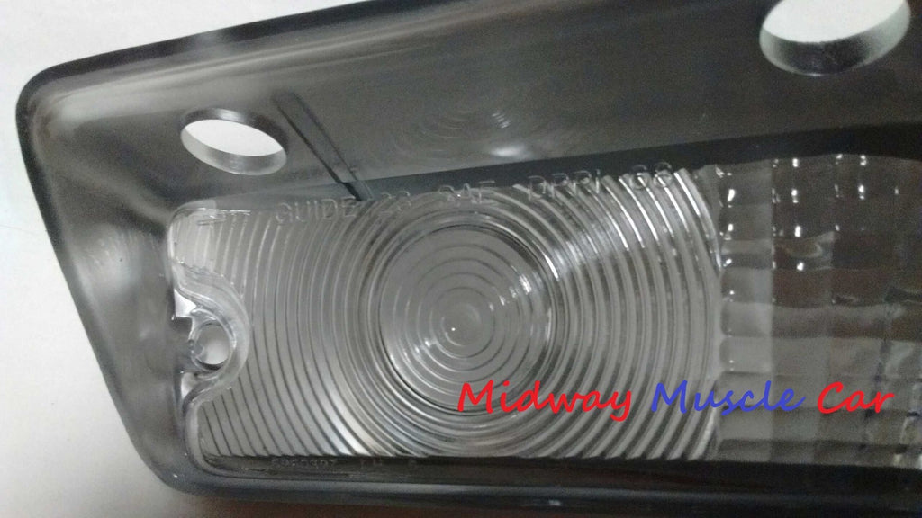 LH front drivers turn signal / parking light lamp lens 68 Pontiac GTO LeMans