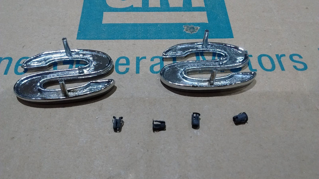 Chevelle SS metal Fender emblems pair with clips 69 70 71 72 Chevelle El Camino