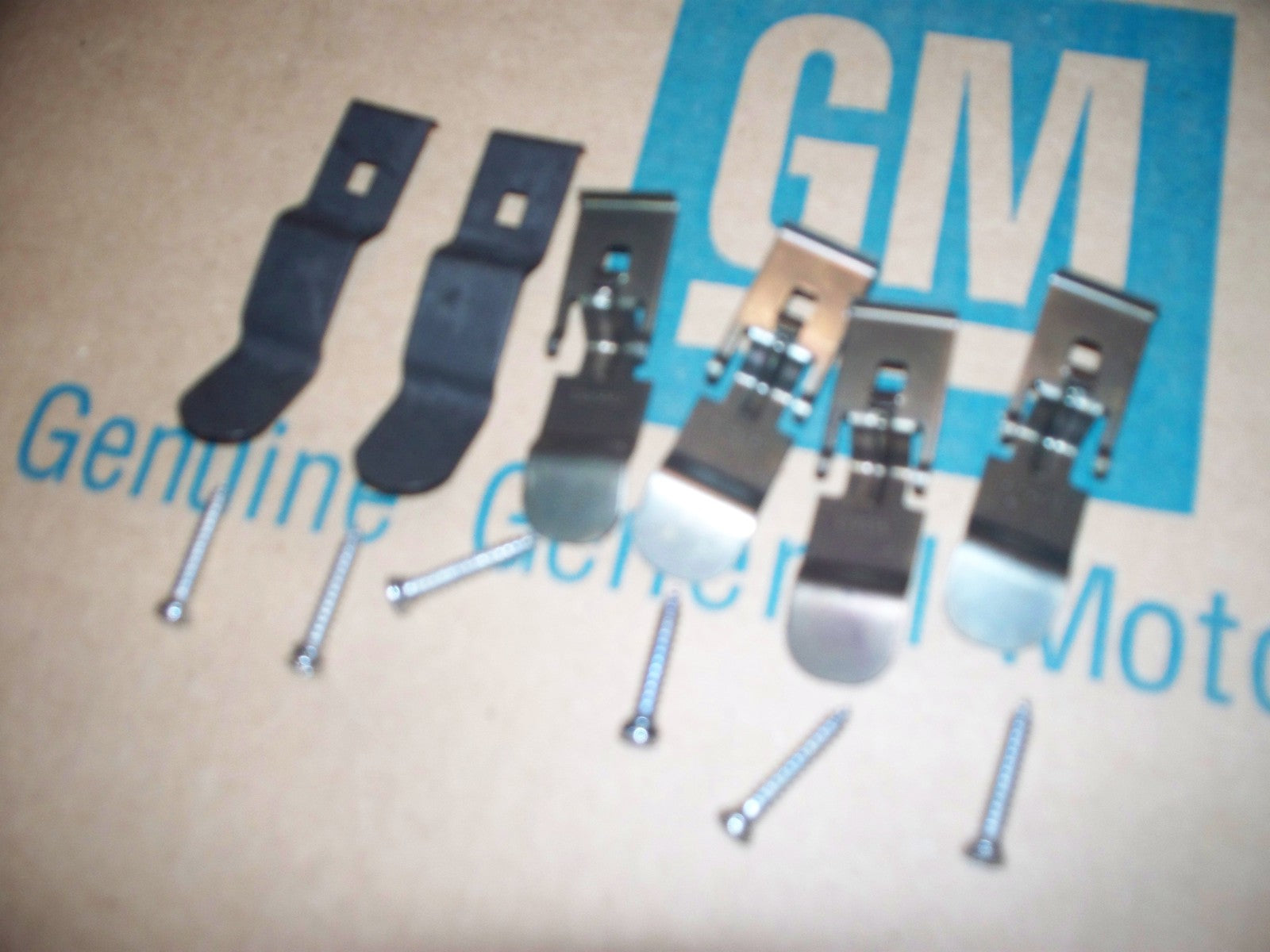 NOS 70 71 72 Chevy CHEVELLE el camino DASH PAD MOUNTING KIT clips & screws