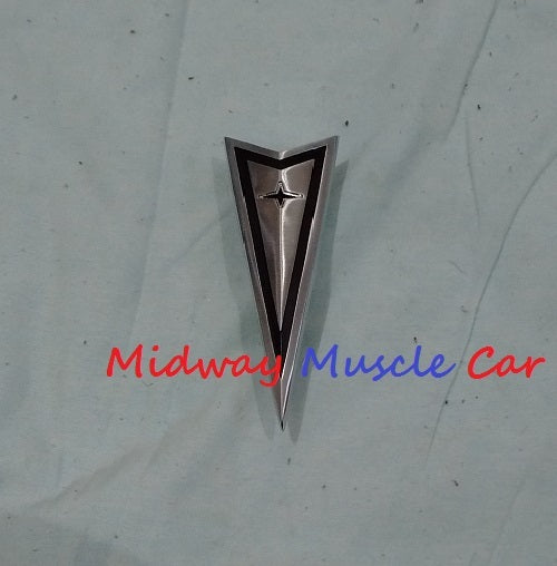 1968 68 Pontiac GTO front endura bumper nose ornament emblem