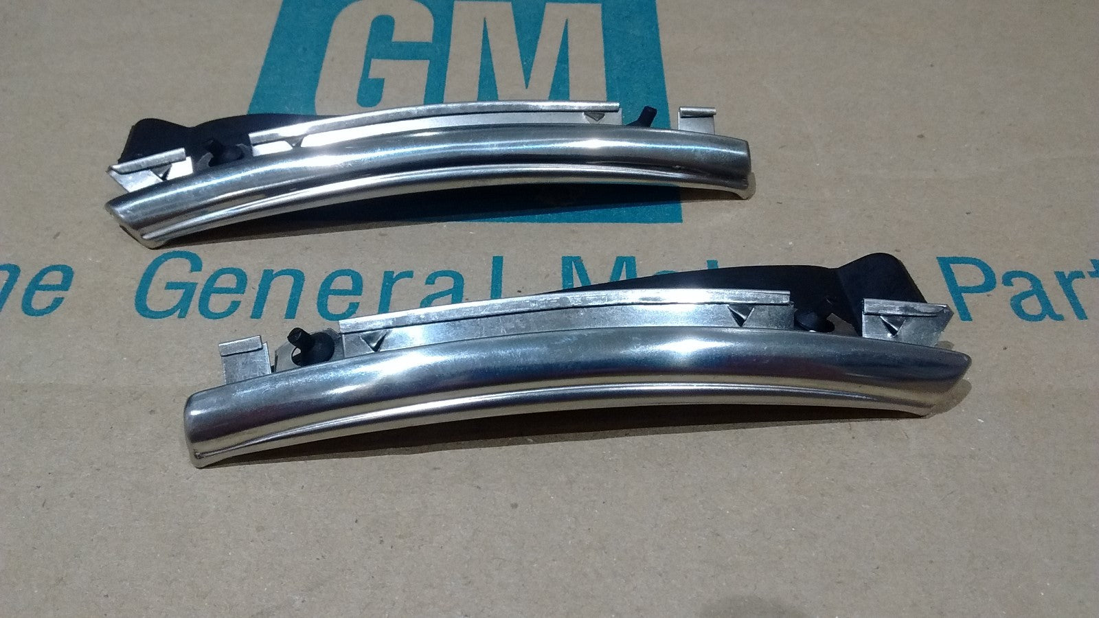 rear top upper fender trim moldings & rubber dust seal 68-72 Chevy CHEVELLE ss