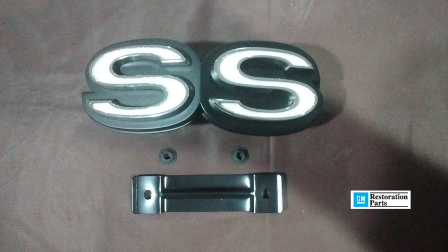SS grille emblem   72 Chevy Chevelle El Camino    GM resto part